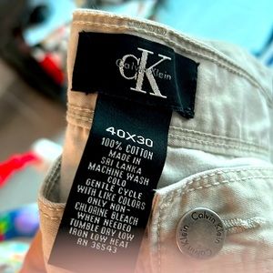 Calvin Klien 40x30  like new khakis for men